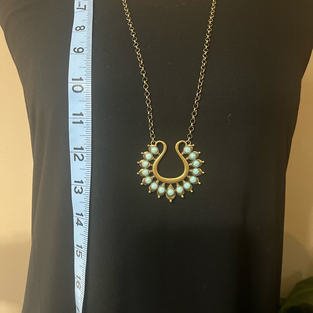 Elegant Gold and Turquoise Necklace
